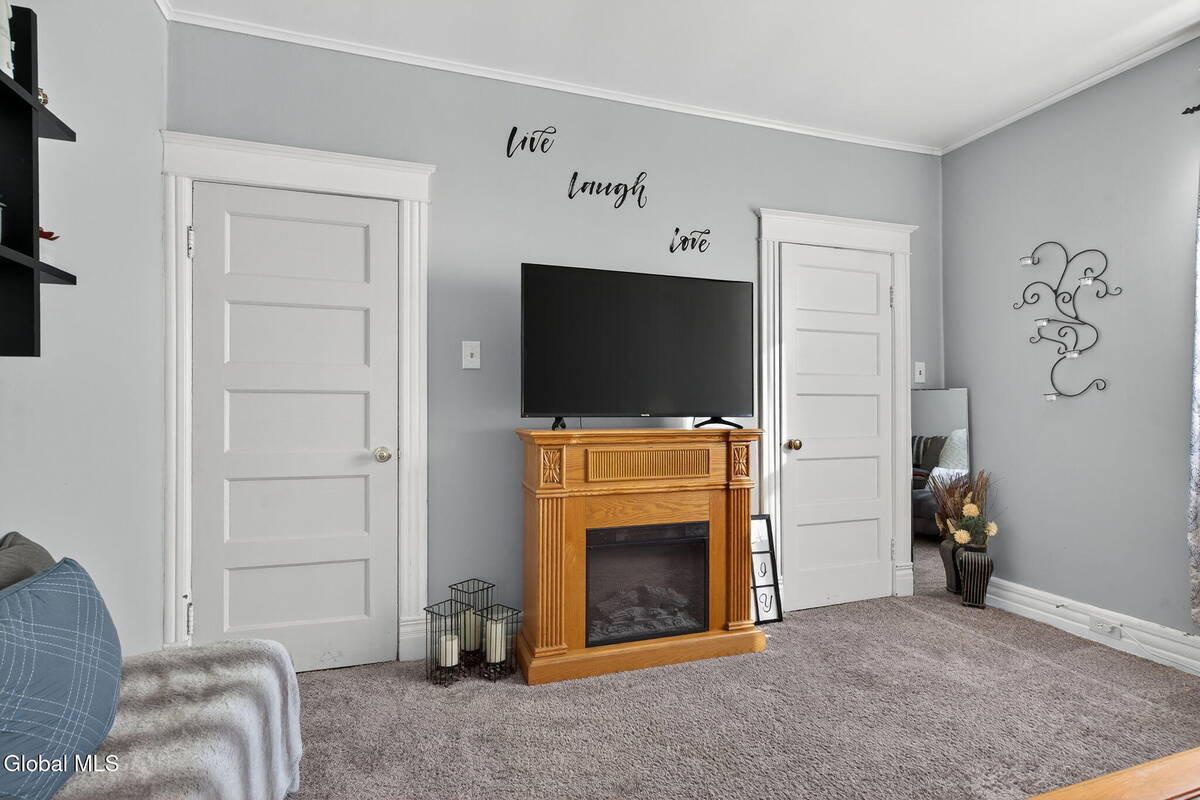 #27 photo, 386-388 Locust Avenue, Amsterdam , NY 12010