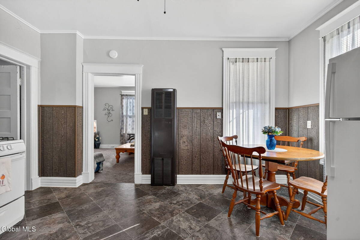 #31 photo, 386-388 Locust Avenue, Amsterdam , NY 12010