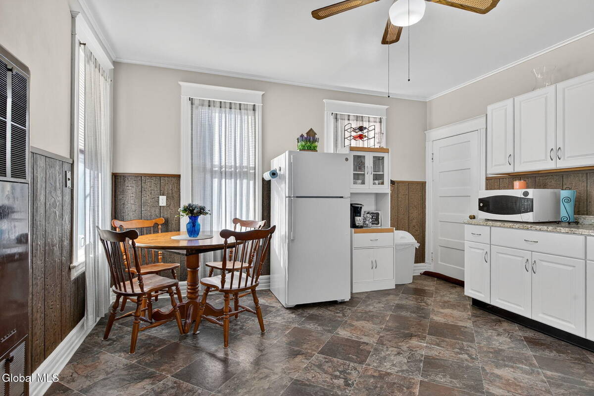 #32 photo, 386-388 Locust Avenue, Amsterdam , NY 12010