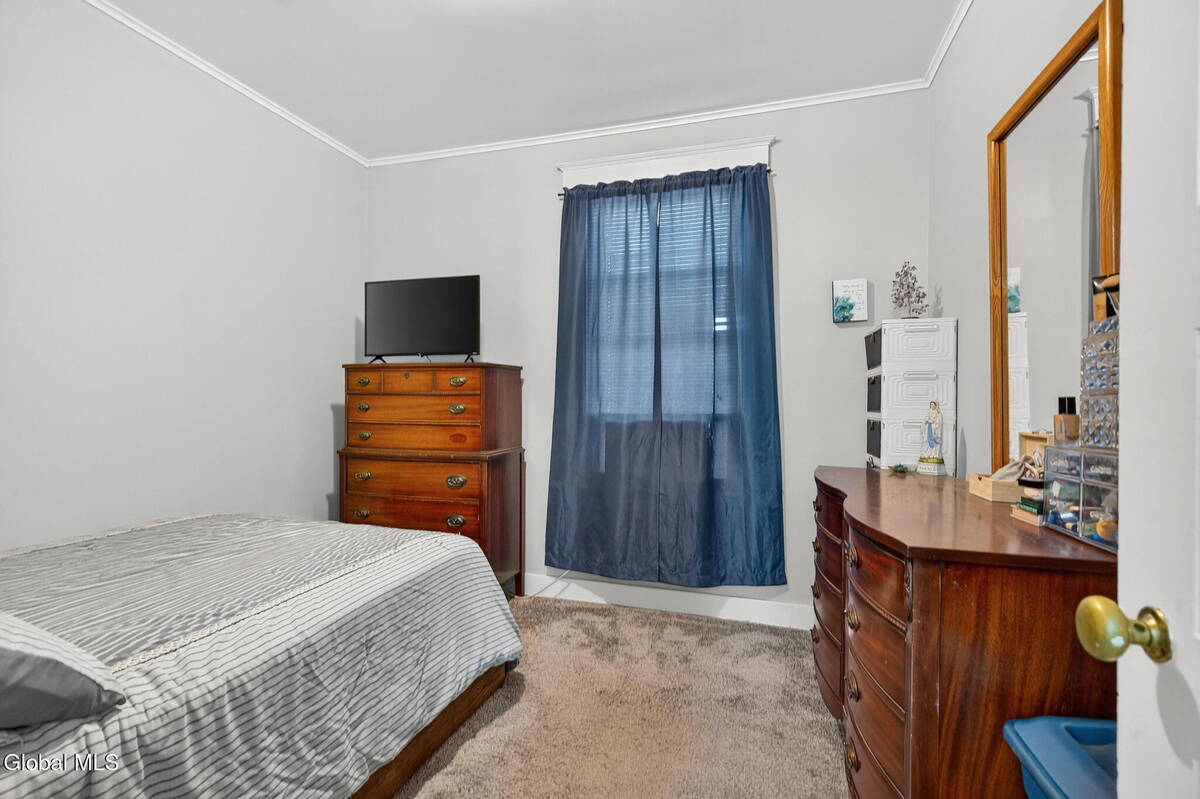 #37 photo, 386-388 Locust Avenue, Amsterdam , NY 12010