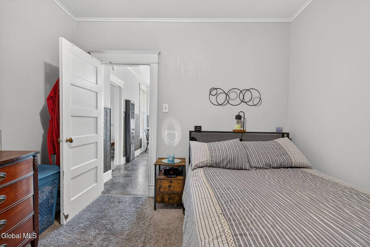 #38 photo, 386-388 Locust Avenue, Amsterdam , NY 12010