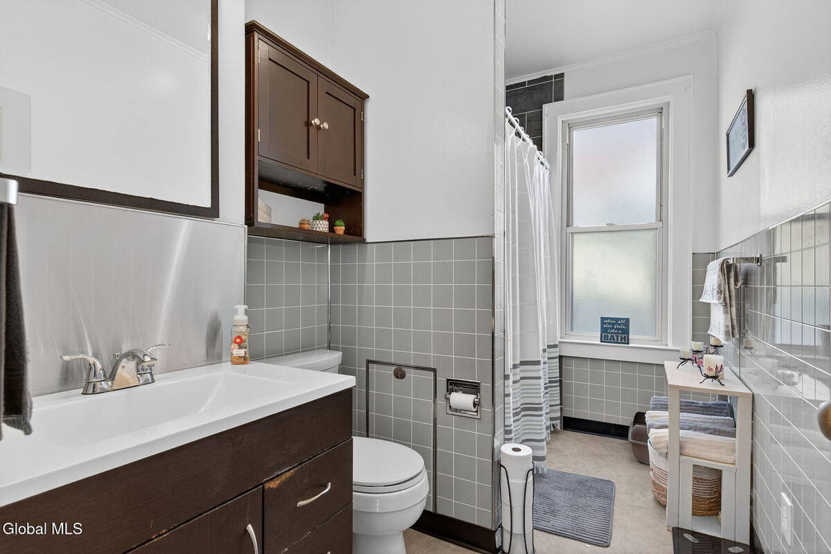 #39 photo, 386-388 Locust Avenue, Amsterdam , NY 12010