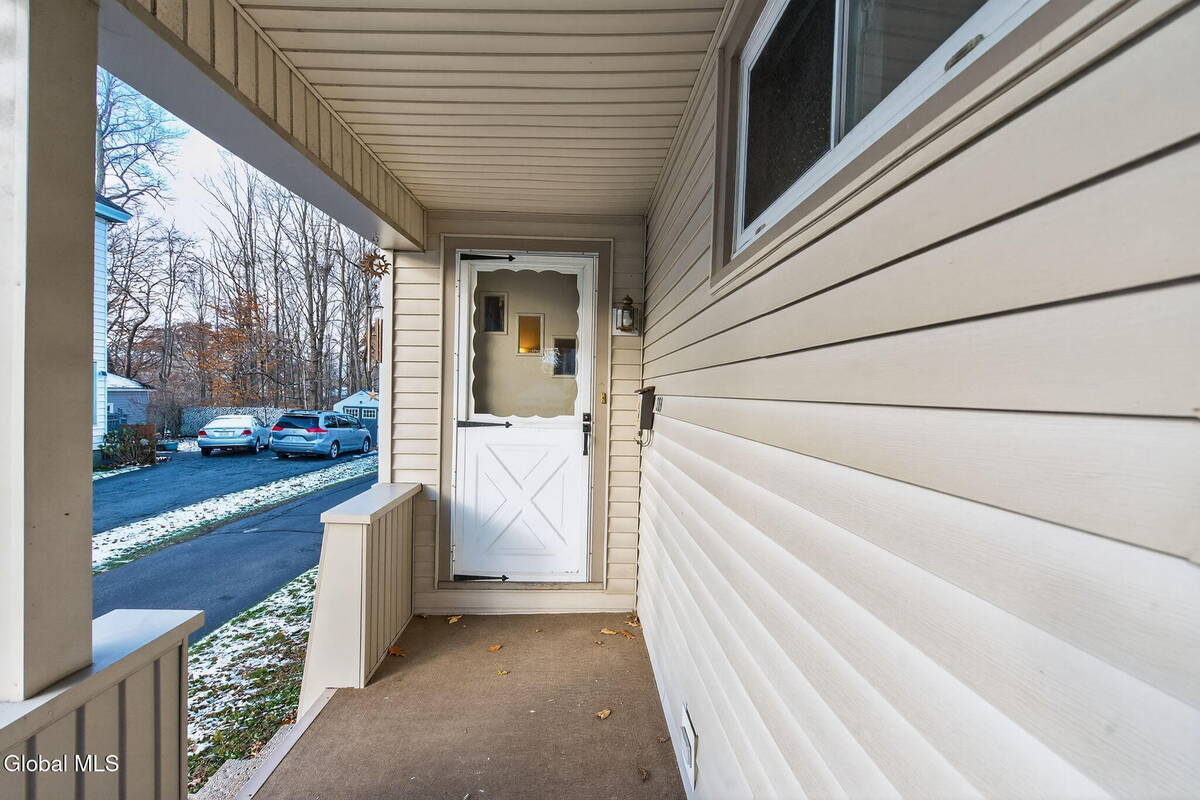 #4 photo, 386-388 Locust Avenue, Amsterdam , NY 12010