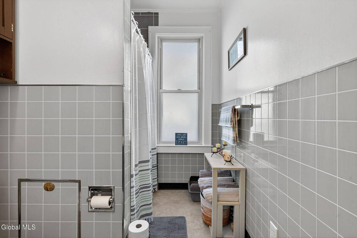 #40 photo, 386-388 Locust Avenue, Amsterdam , NY 12010