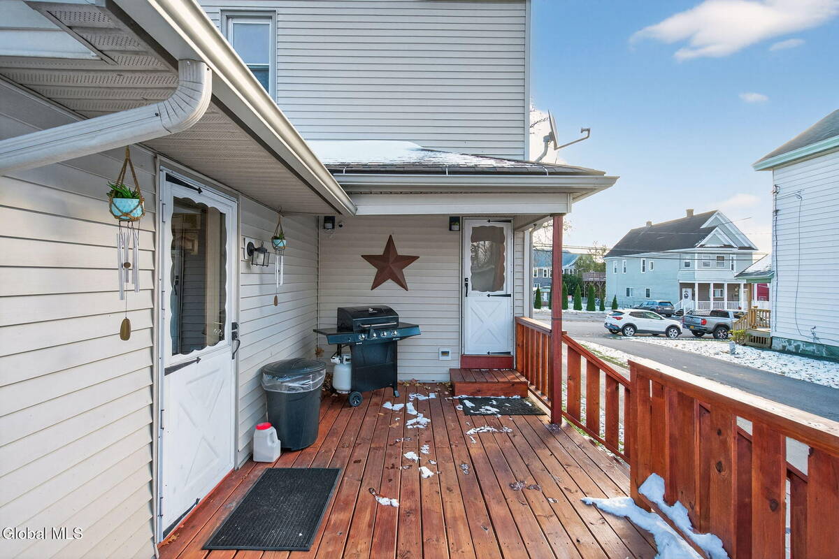 #43 photo, 386-388 Locust Avenue, Amsterdam , NY 12010