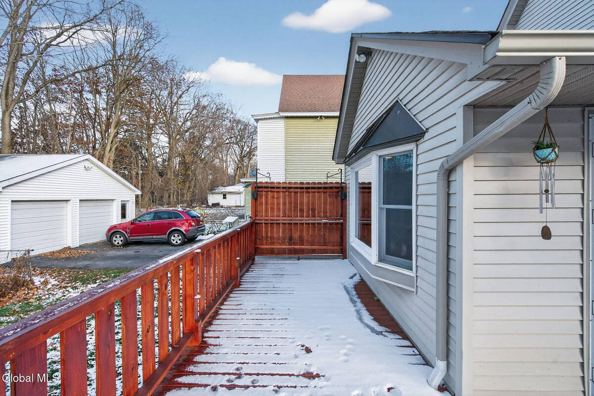 #44 photo, 386-388 Locust Avenue, Amsterdam , NY 12010