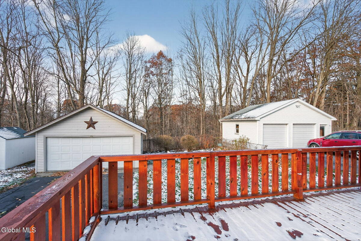 #45 photo, 386-388 Locust Avenue, Amsterdam , NY 12010