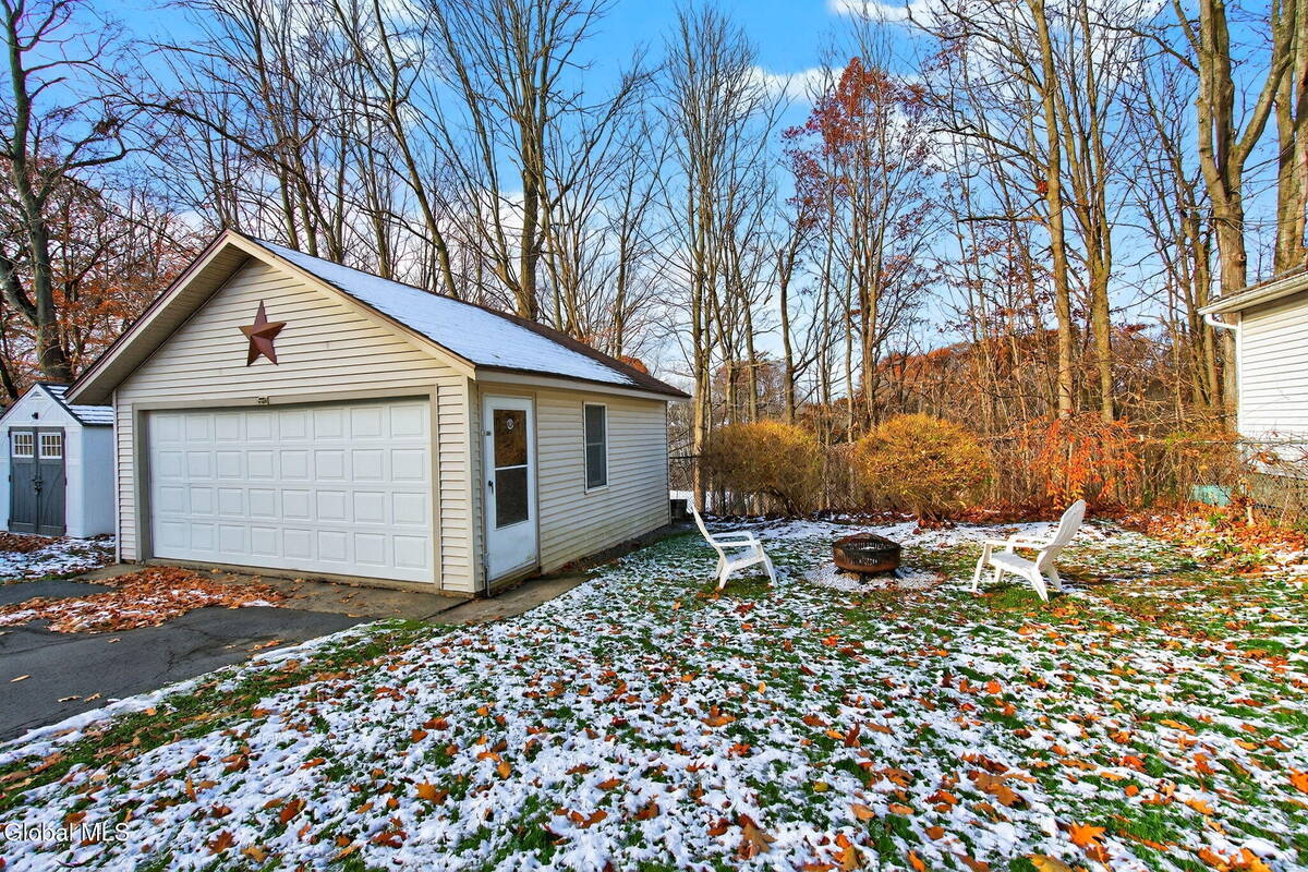 #51 photo, 386-388 Locust Avenue, Amsterdam , NY 12010