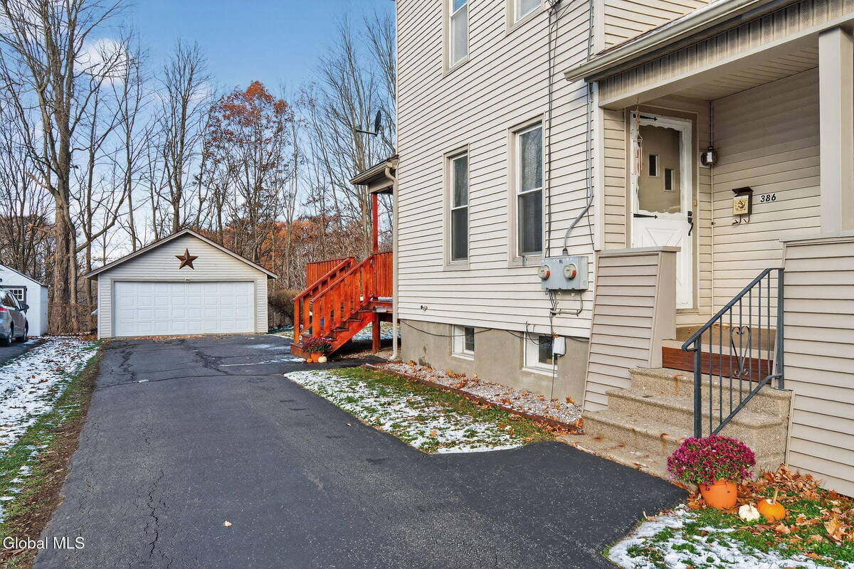 #53 photo, 386-388 Locust Avenue, Amsterdam , NY 12010