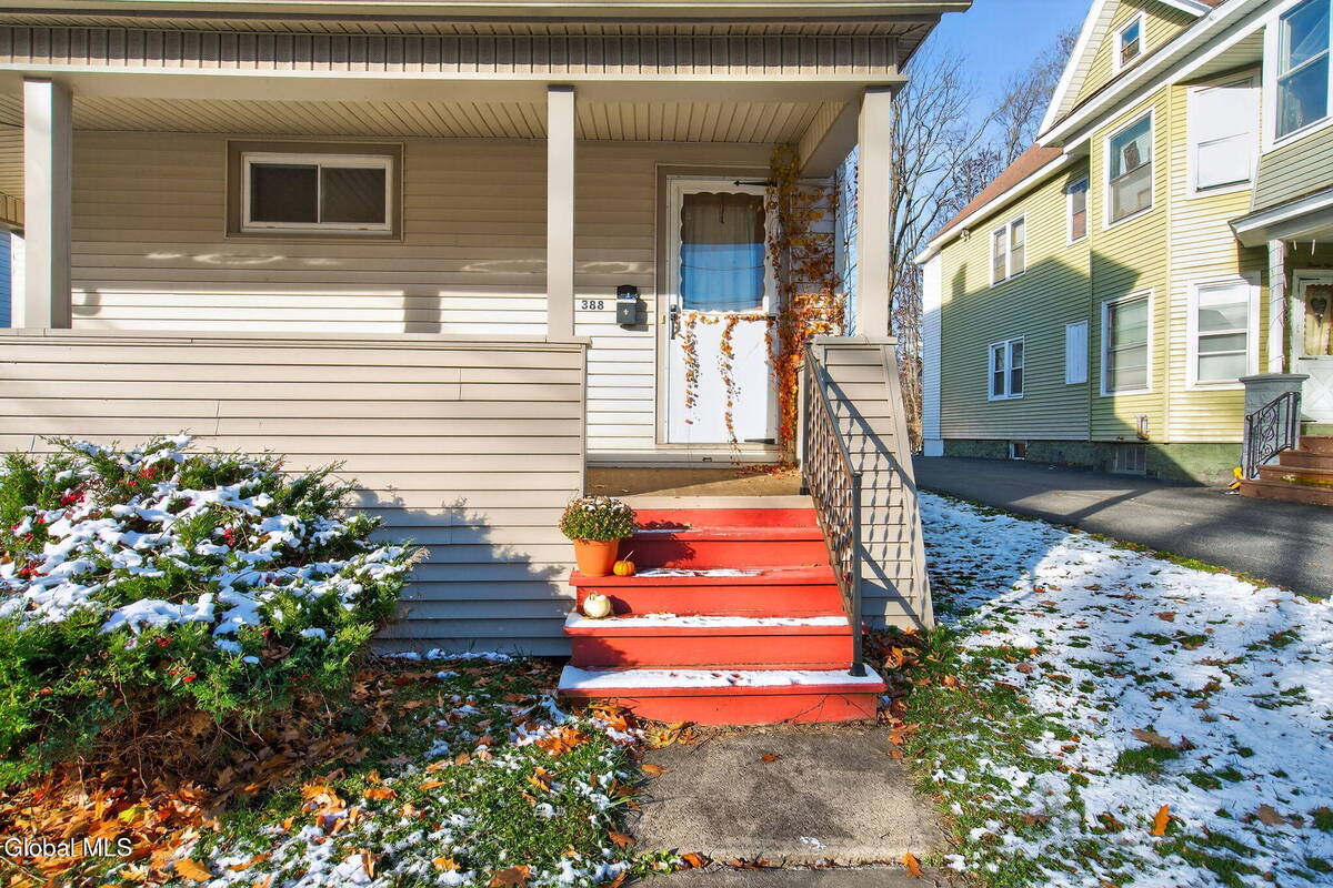 #6 photo, 386-388 Locust Avenue, Amsterdam , NY 12010