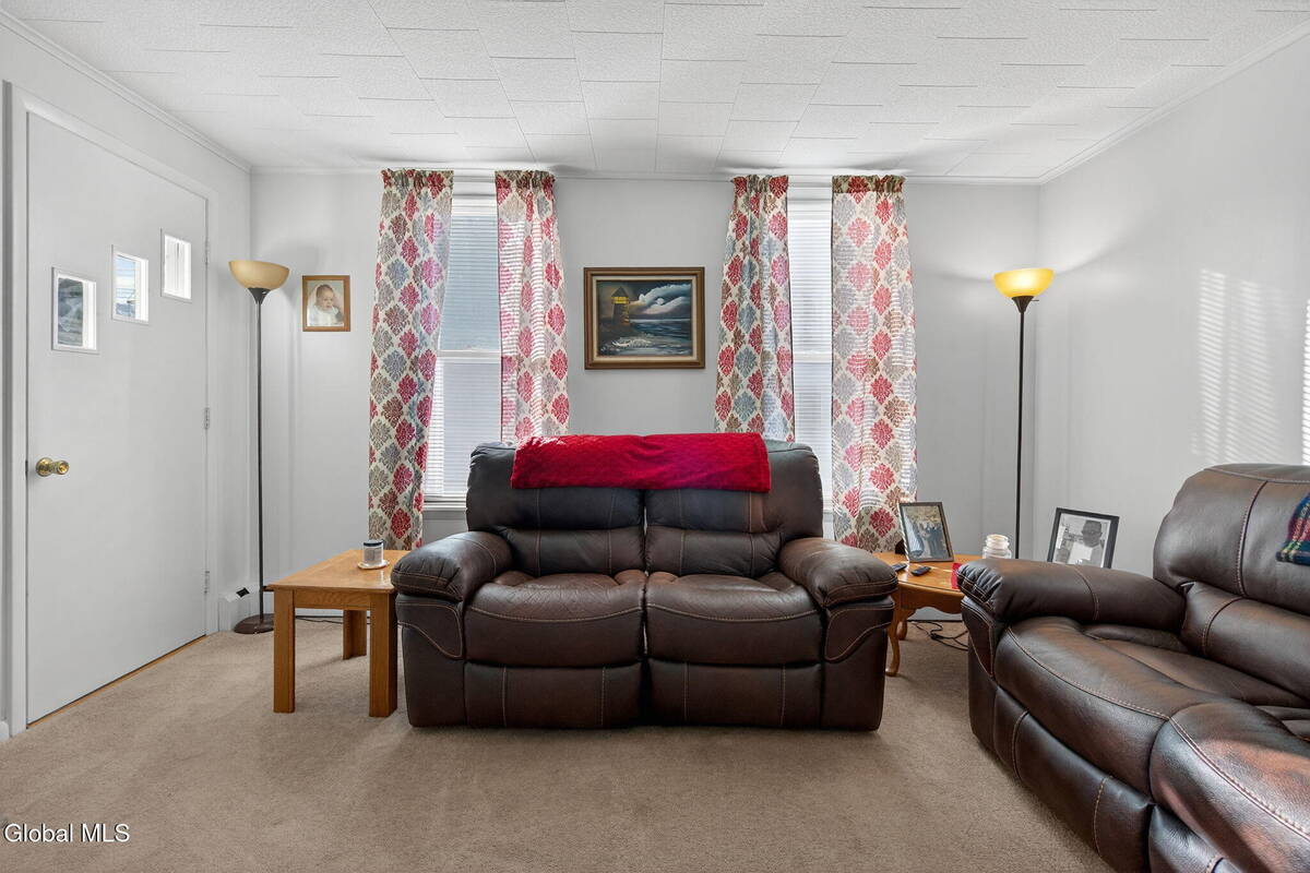 #8 photo, 386-388 Locust Avenue, Amsterdam , NY 12010