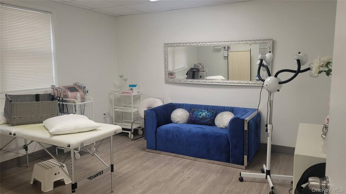 #3 photo, 365 Broadway, Amityville , NY 11701