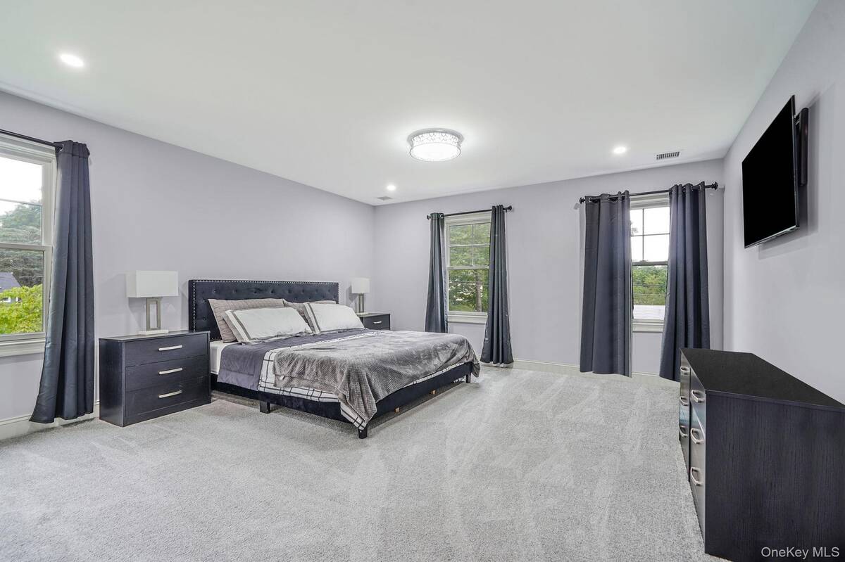 #19 photo, 120 4th Street, Saint James , NY 11780