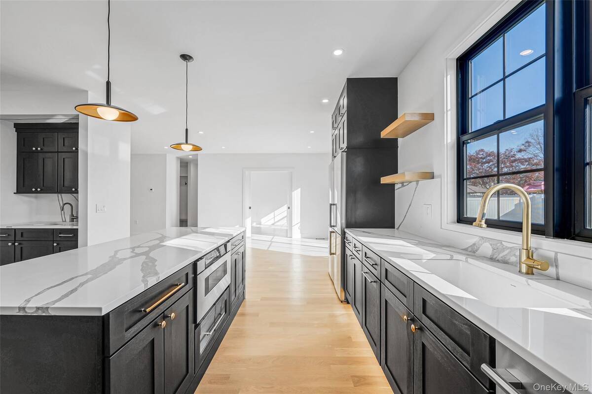 #12 photo, 2386 Marlboro Street, East Meadow , NY 11554