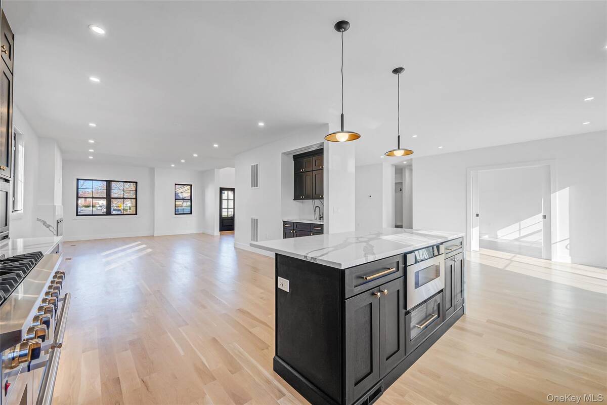 #13 photo, 2386 Marlboro Street, East Meadow , NY 11554