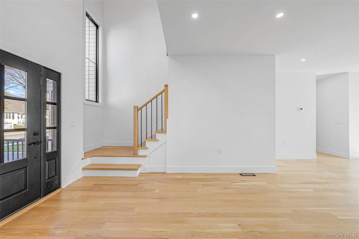 #4 photo, 2386 Marlboro Street, East Meadow , NY 11554