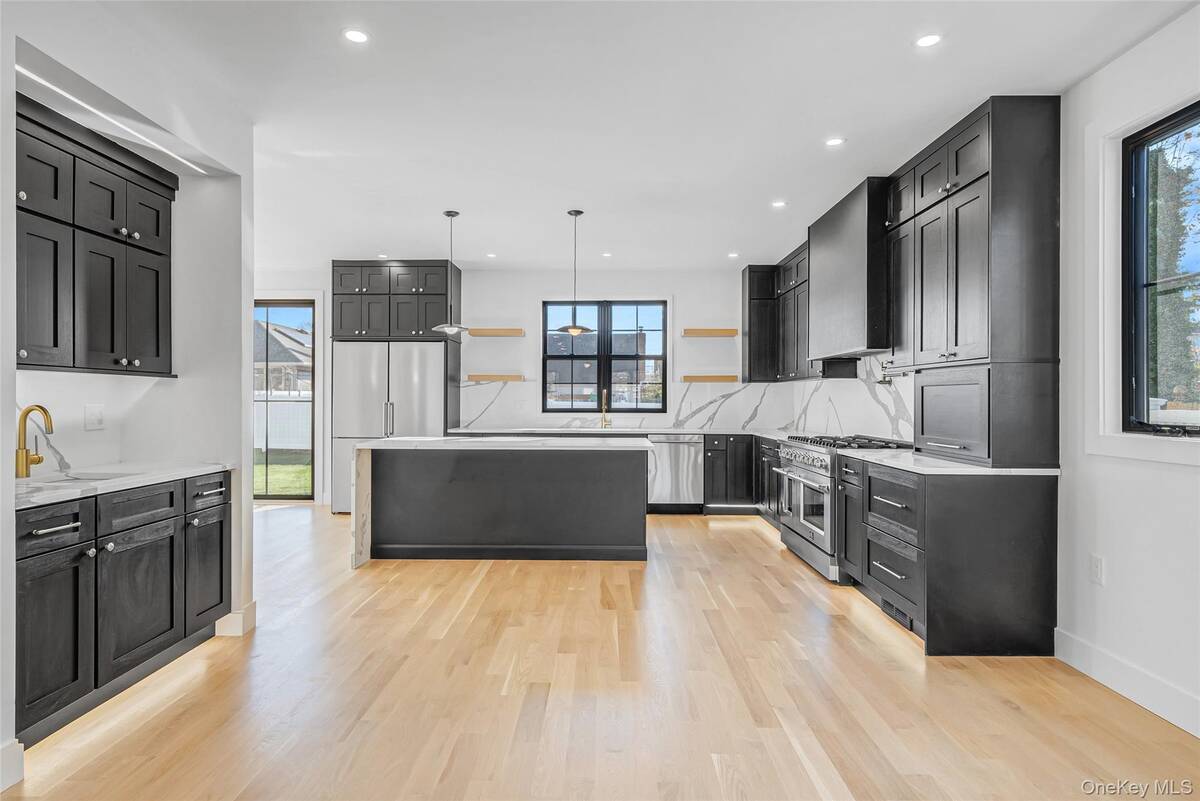 #9 photo, 2386 Marlboro Street, East Meadow , NY 11554