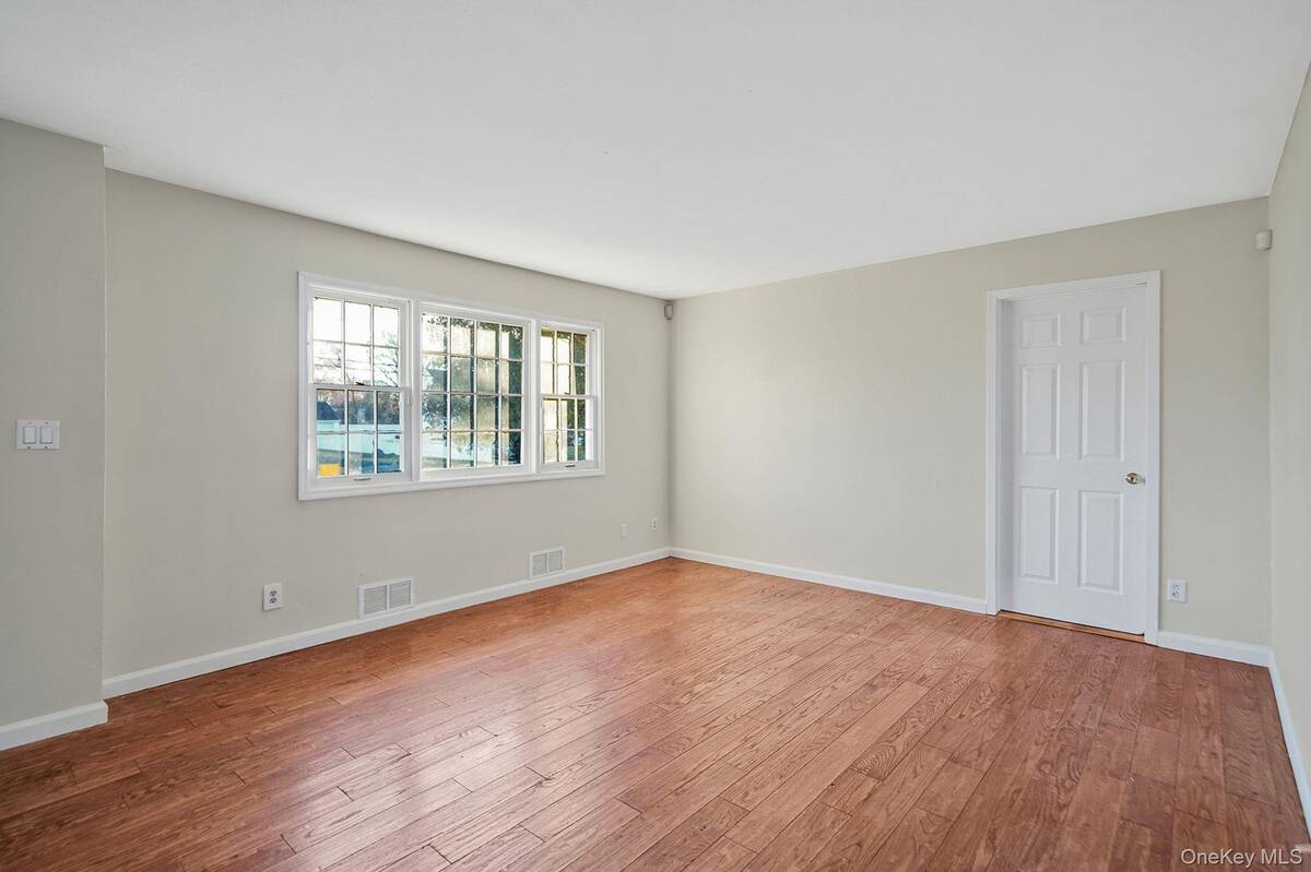 #10 photo, 273 Delaware Avenue, Bay Shore , NY 11706