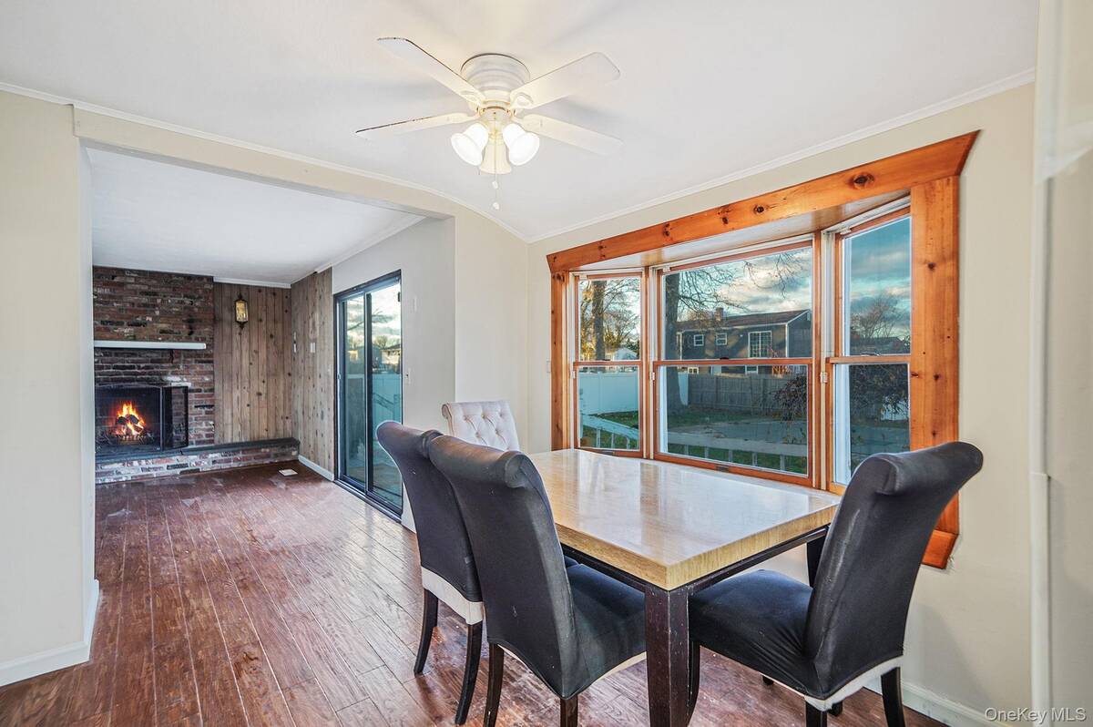 #20 photo, 273 Delaware Avenue, Bay Shore , NY 11706