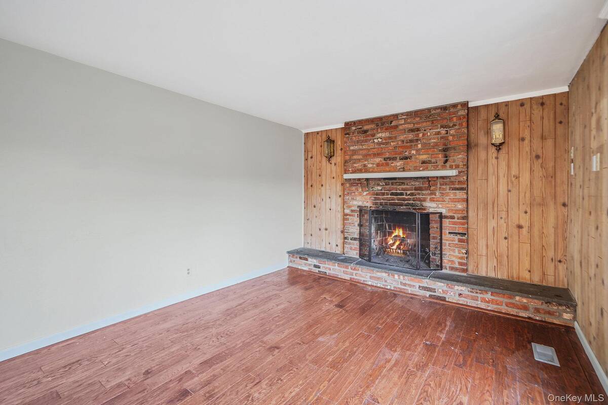 #22 photo, 273 Delaware Avenue, Bay Shore , NY 11706