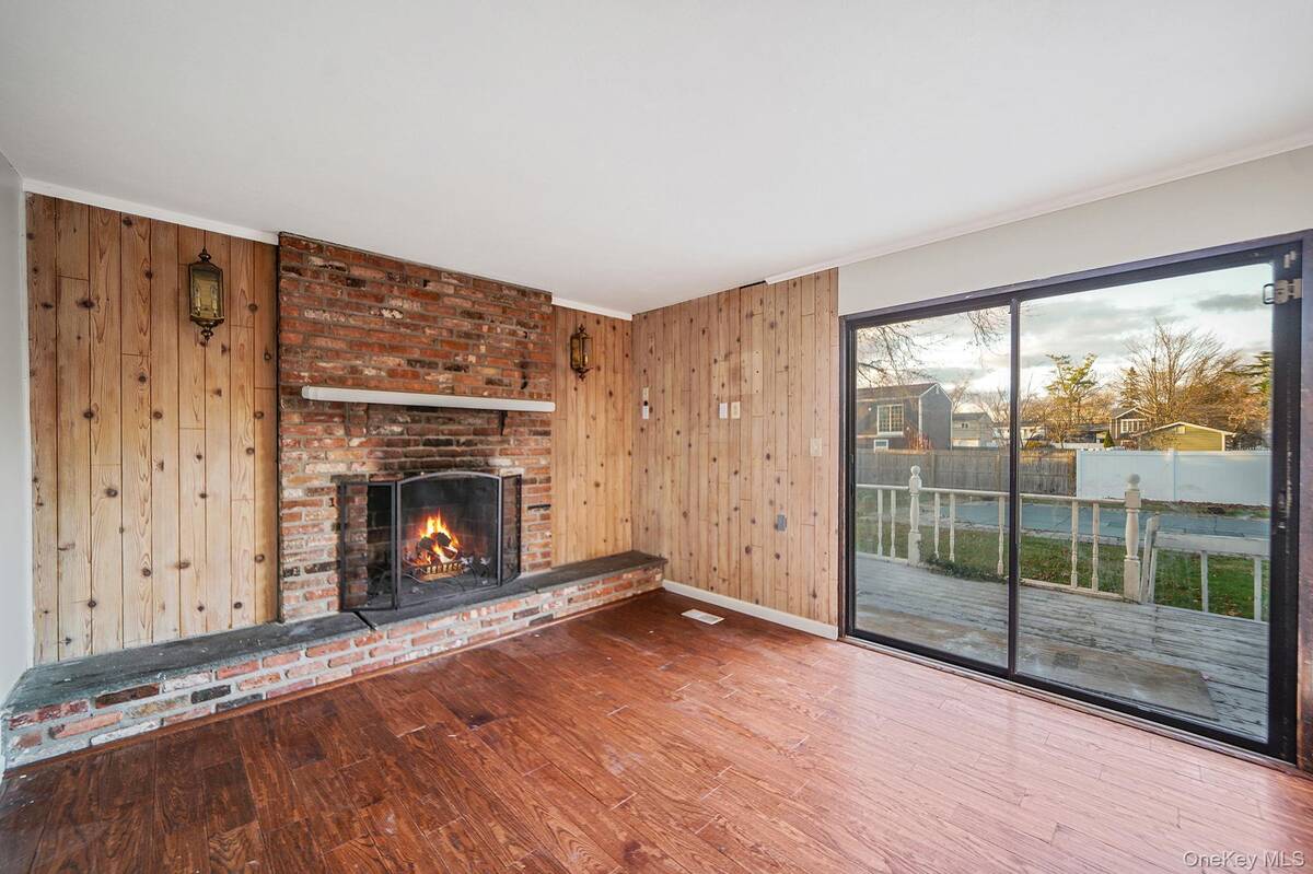 #23 photo, 273 Delaware Avenue, Bay Shore , NY 11706