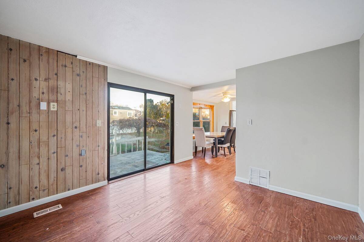 #24 photo, 273 Delaware Avenue, Bay Shore , NY 11706