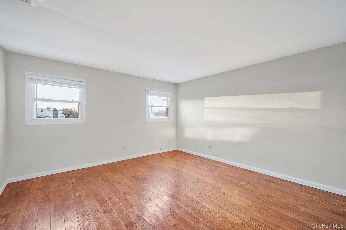 #32 photo, 273 Delaware Avenue, Bay Shore , NY 11706