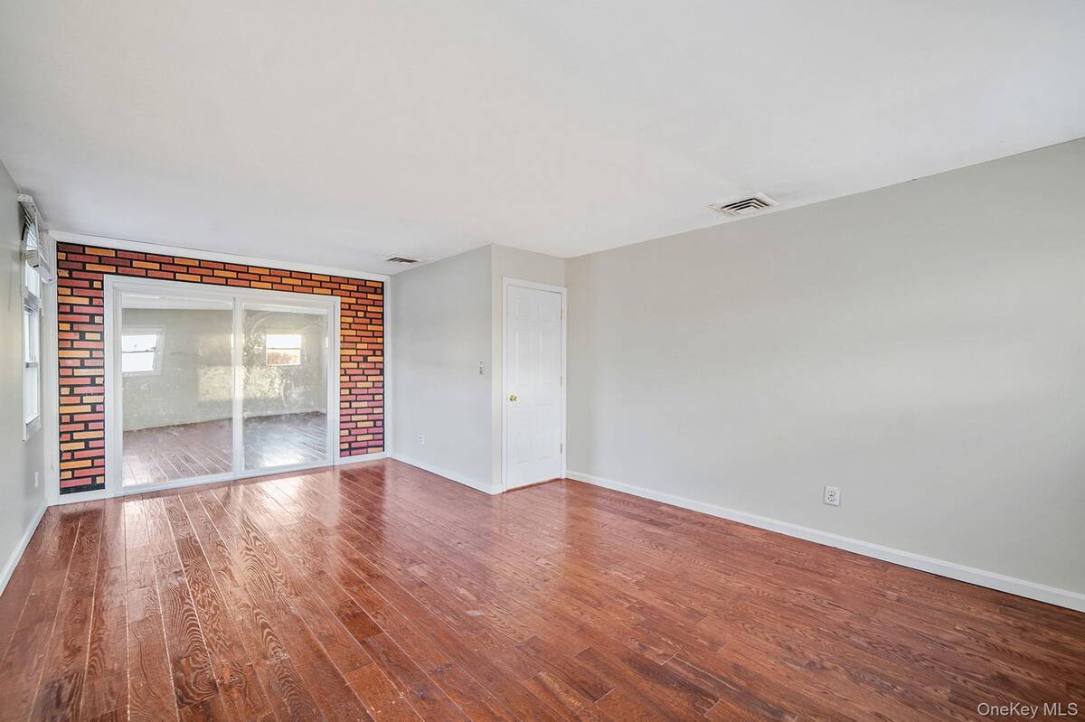 #33 photo, 273 Delaware Avenue, Bay Shore , NY 11706