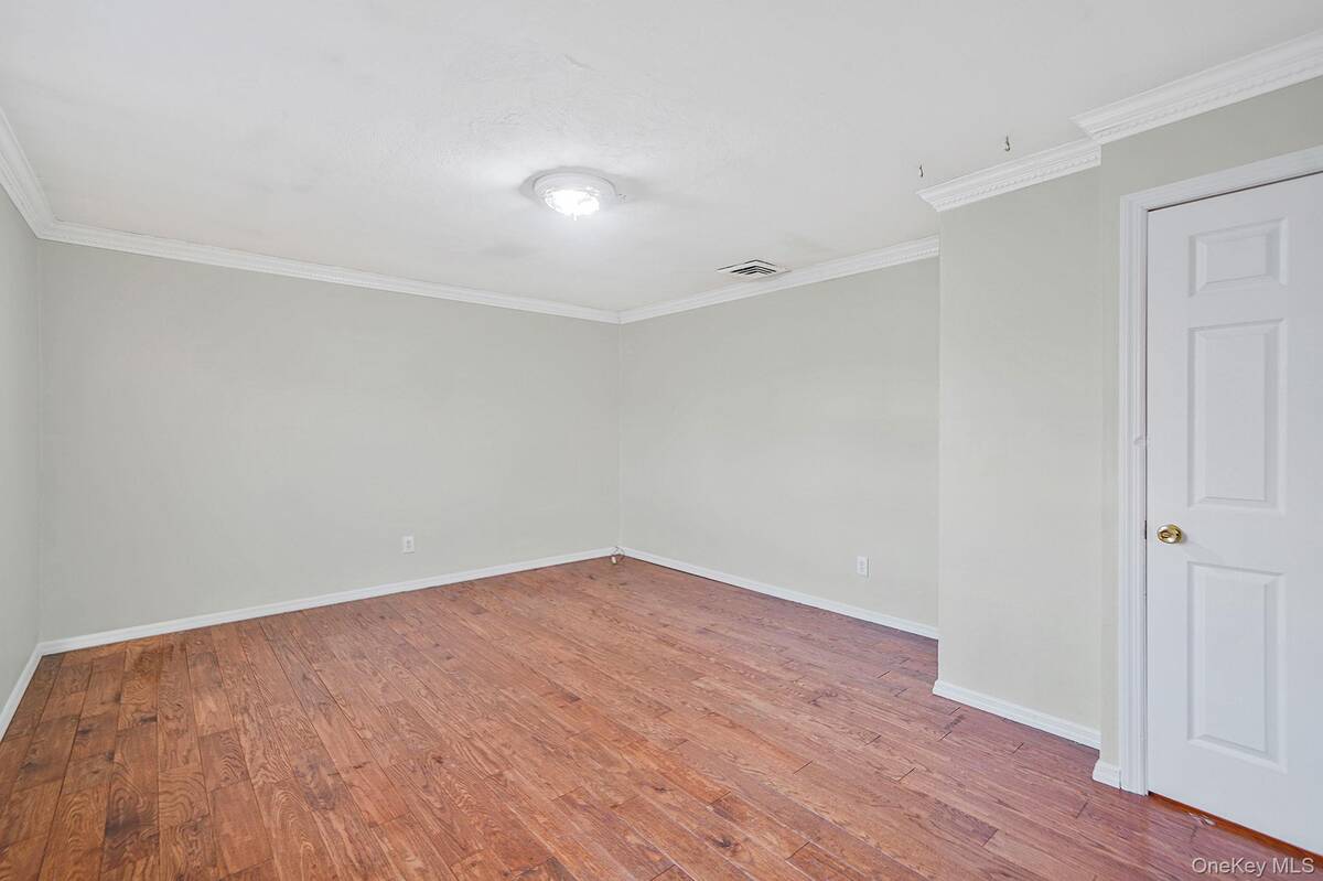 #34 photo, 273 Delaware Avenue, Bay Shore , NY 11706