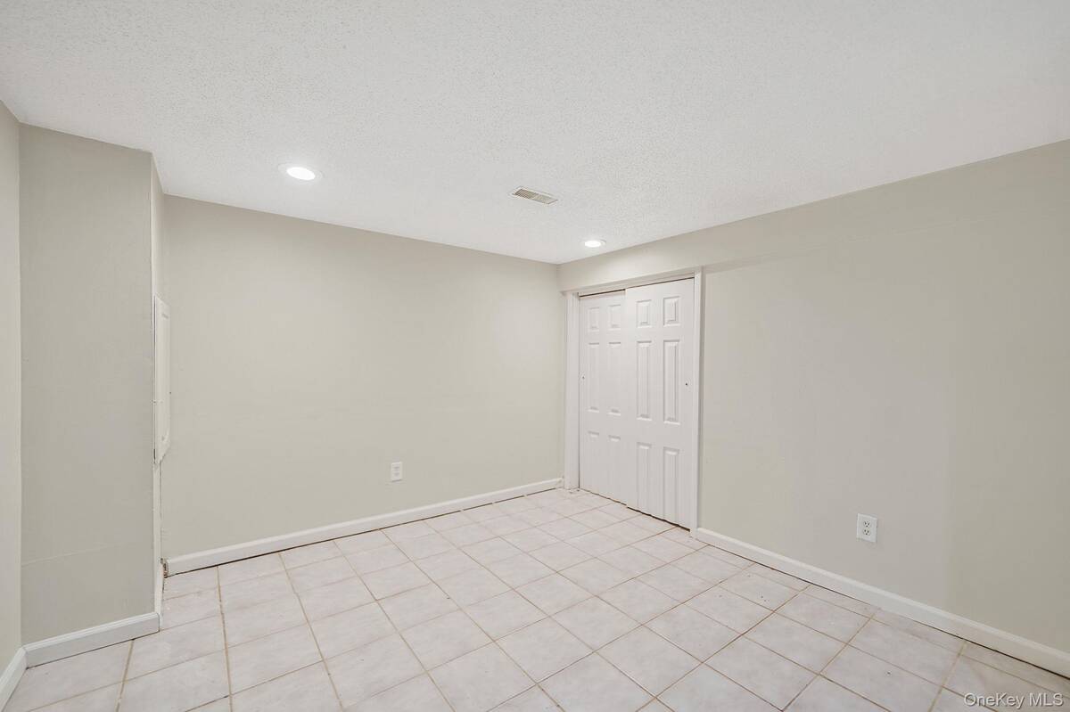 #37 photo, 273 Delaware Avenue, Bay Shore , NY 11706