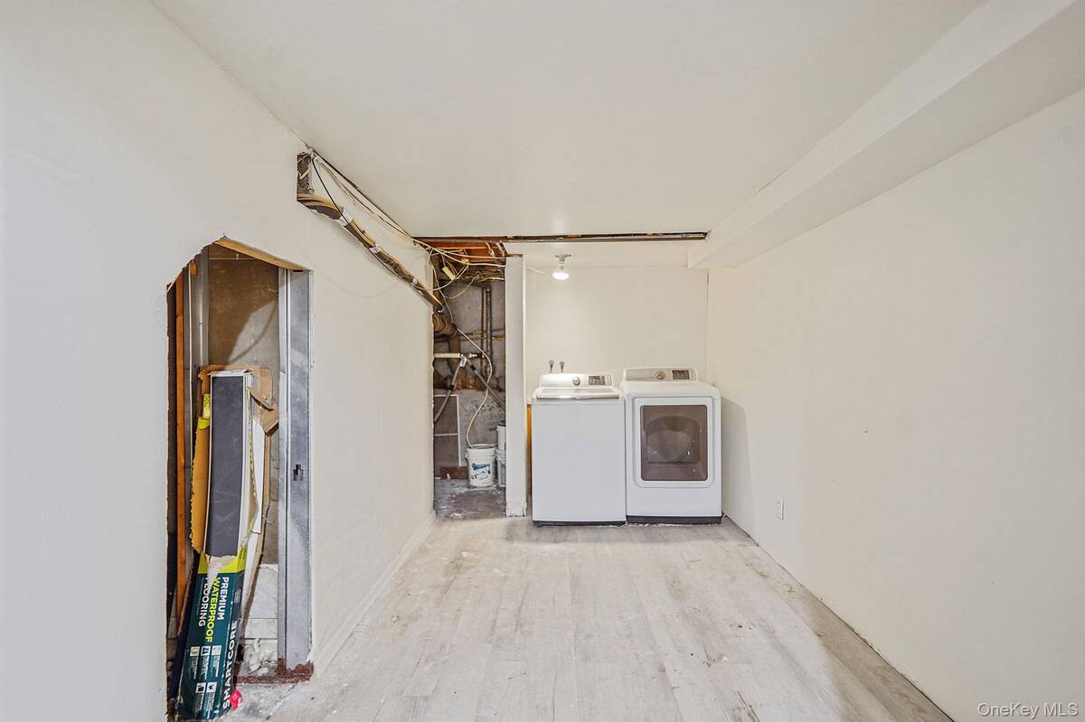 #39 photo, 273 Delaware Avenue, Bay Shore , NY 11706