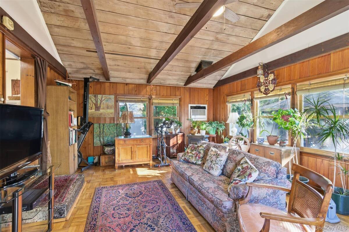 #13 photo, 107 E 13th Street, Huntington Station , NY 11746