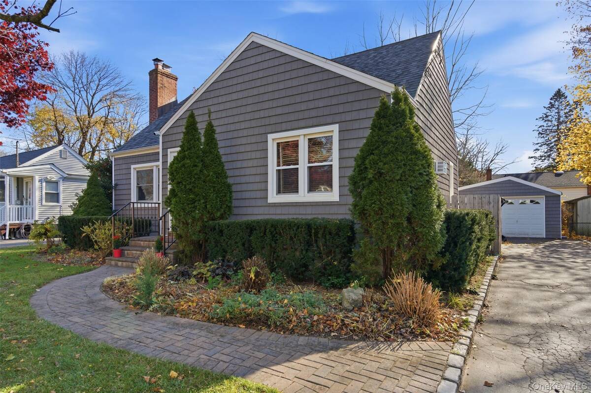 #2 photo, 107 E 13th Street, Huntington Station , NY 11746