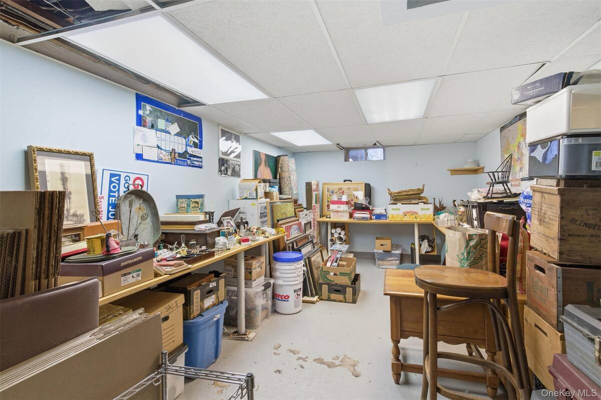 #21 photo, 107 E 13th Street, Huntington Station , NY 11746