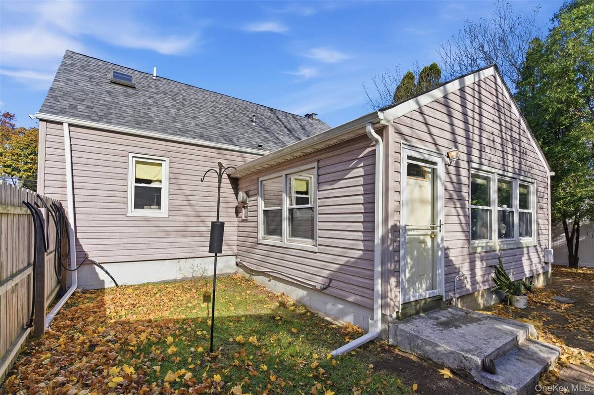 #23 photo, 107 E 13th Street, Huntington Station , NY 11746