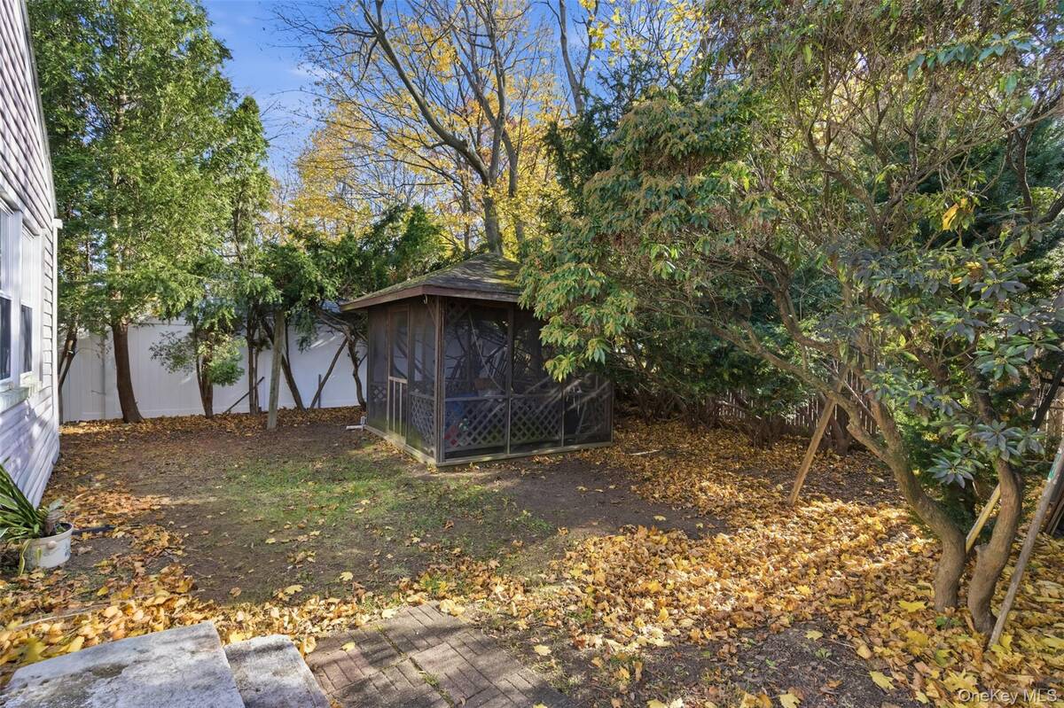 #24 photo, 107 E 13th Street, Huntington Station , NY 11746