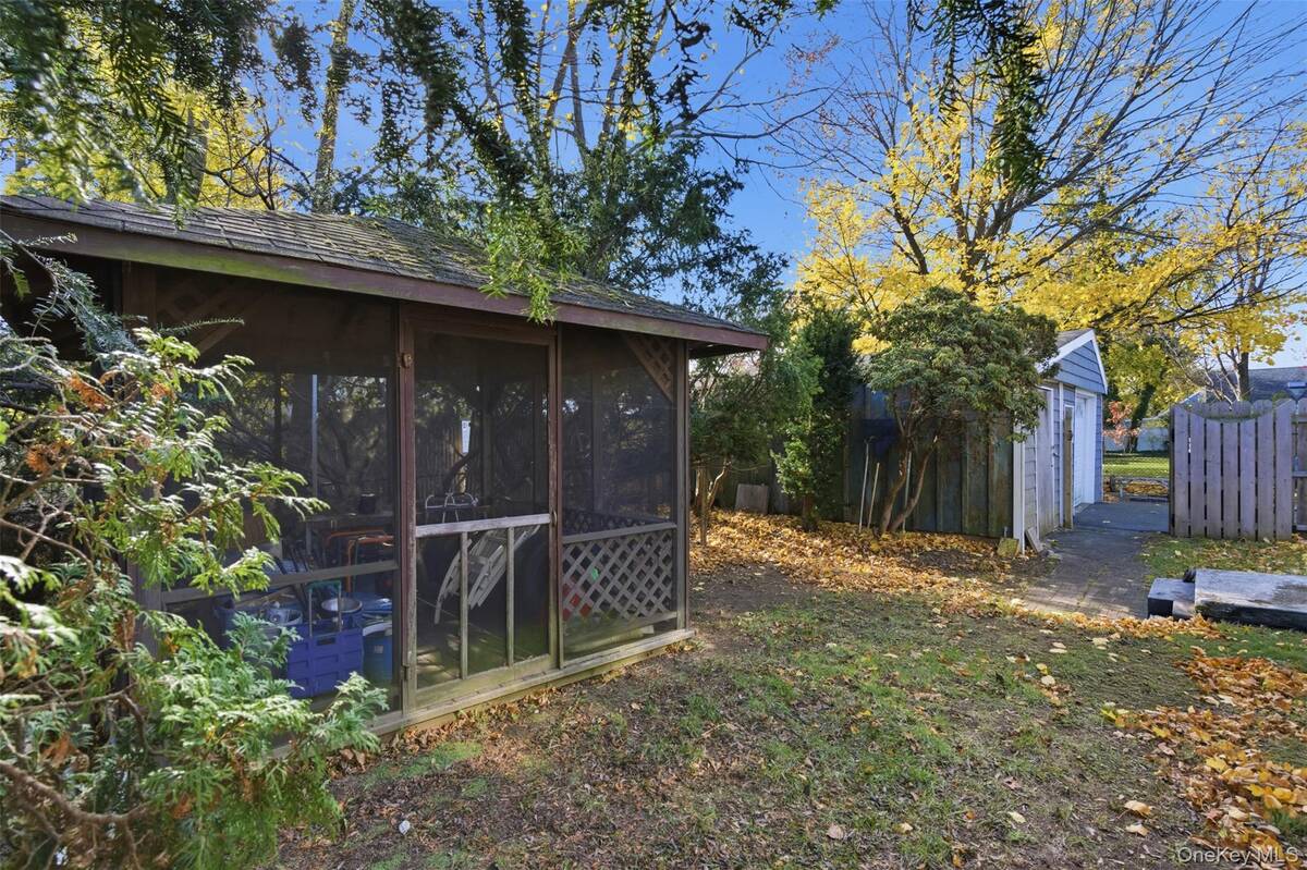 #26 photo, 107 E 13th Street, Huntington Station , NY 11746