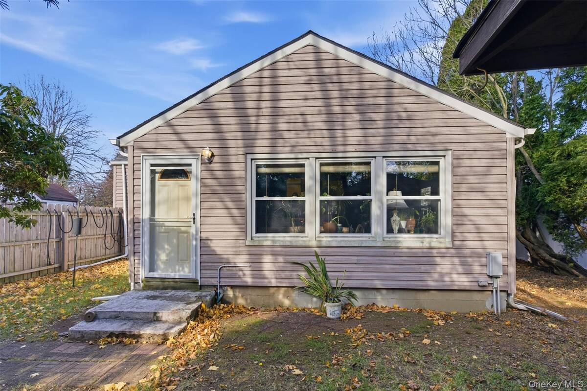 #27 photo, 107 E 13th Street, Huntington Station , NY 11746