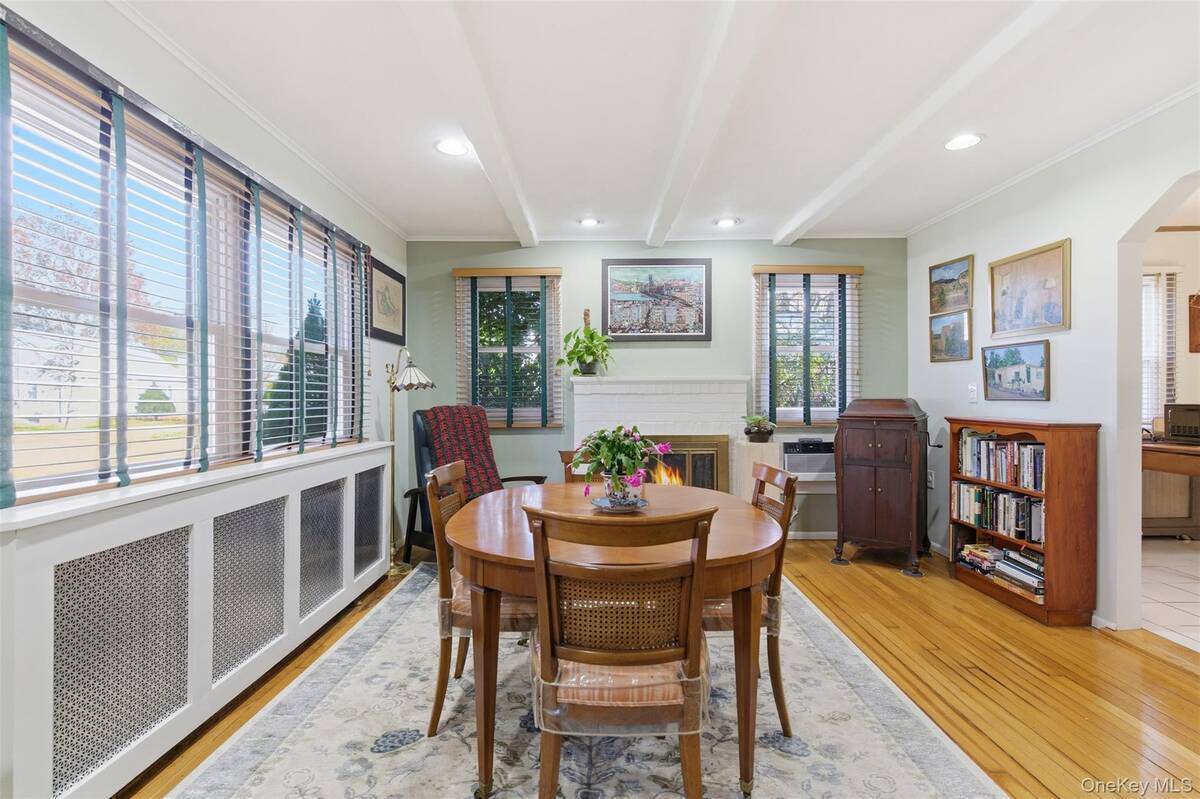 #5 photo, 107 E 13th Street, Huntington Station , NY 11746