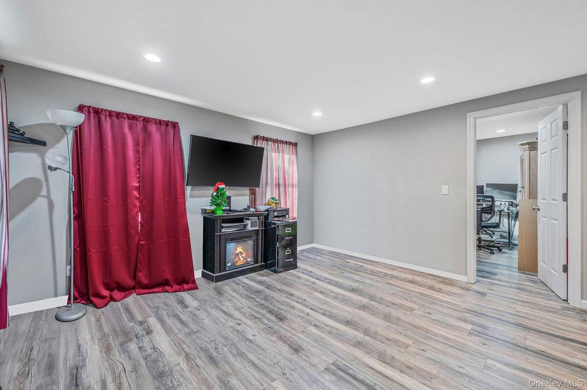 #2 photo, 15 Lafayette Drive, Shirley , NY 11967