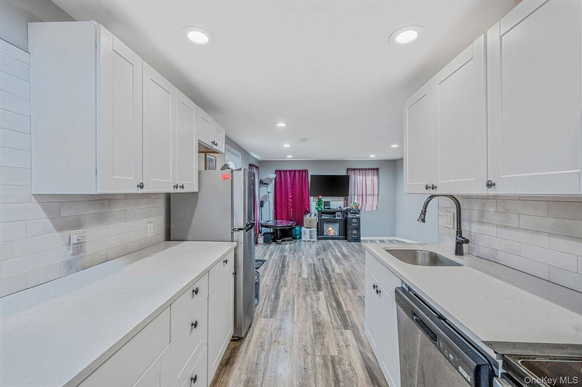 #4 photo, 15 Lafayette Drive, Shirley , NY 11967