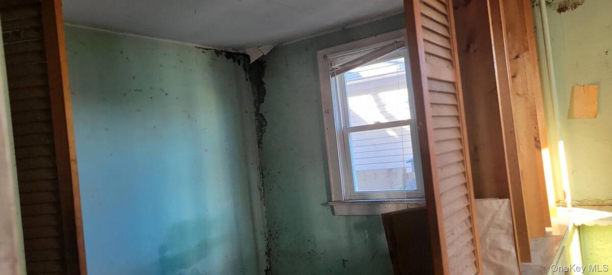 #5 photo, 11 45th Street, Lindenhurst , NY 11757