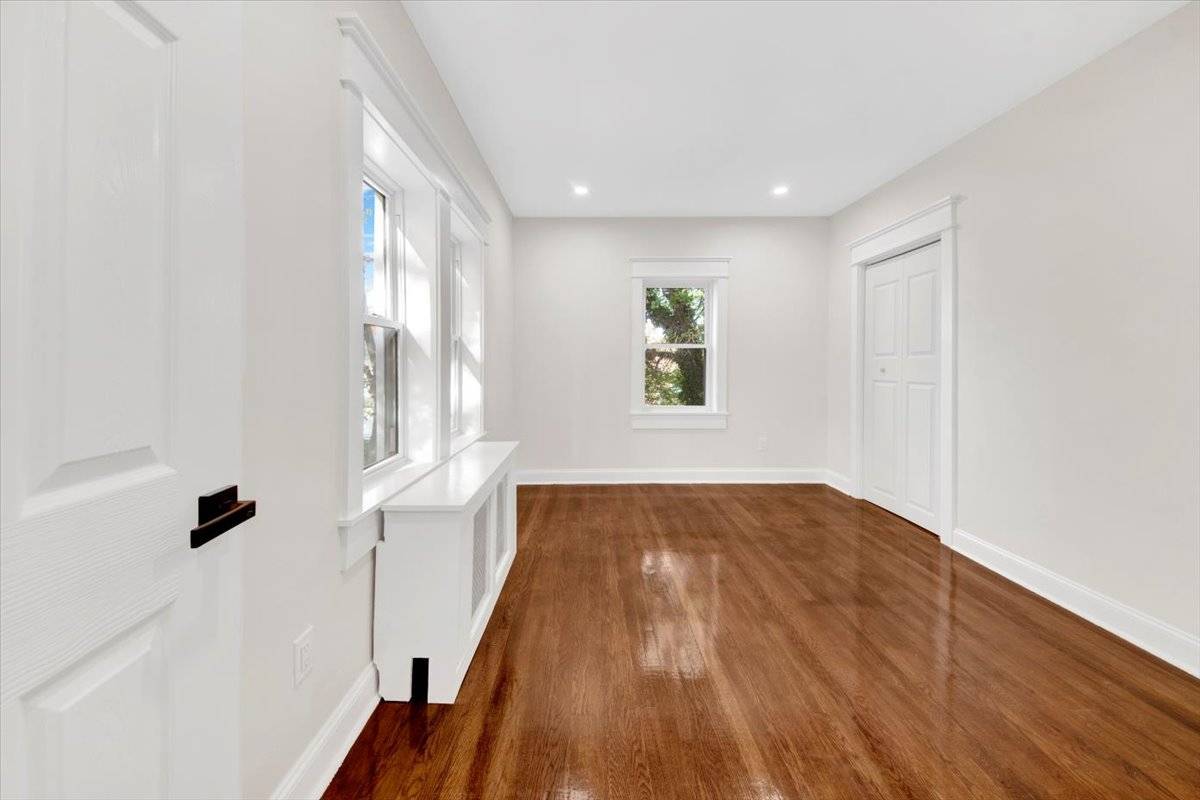 #12 photo, 170 Lawrence St, Mount Vernon , NY 10552