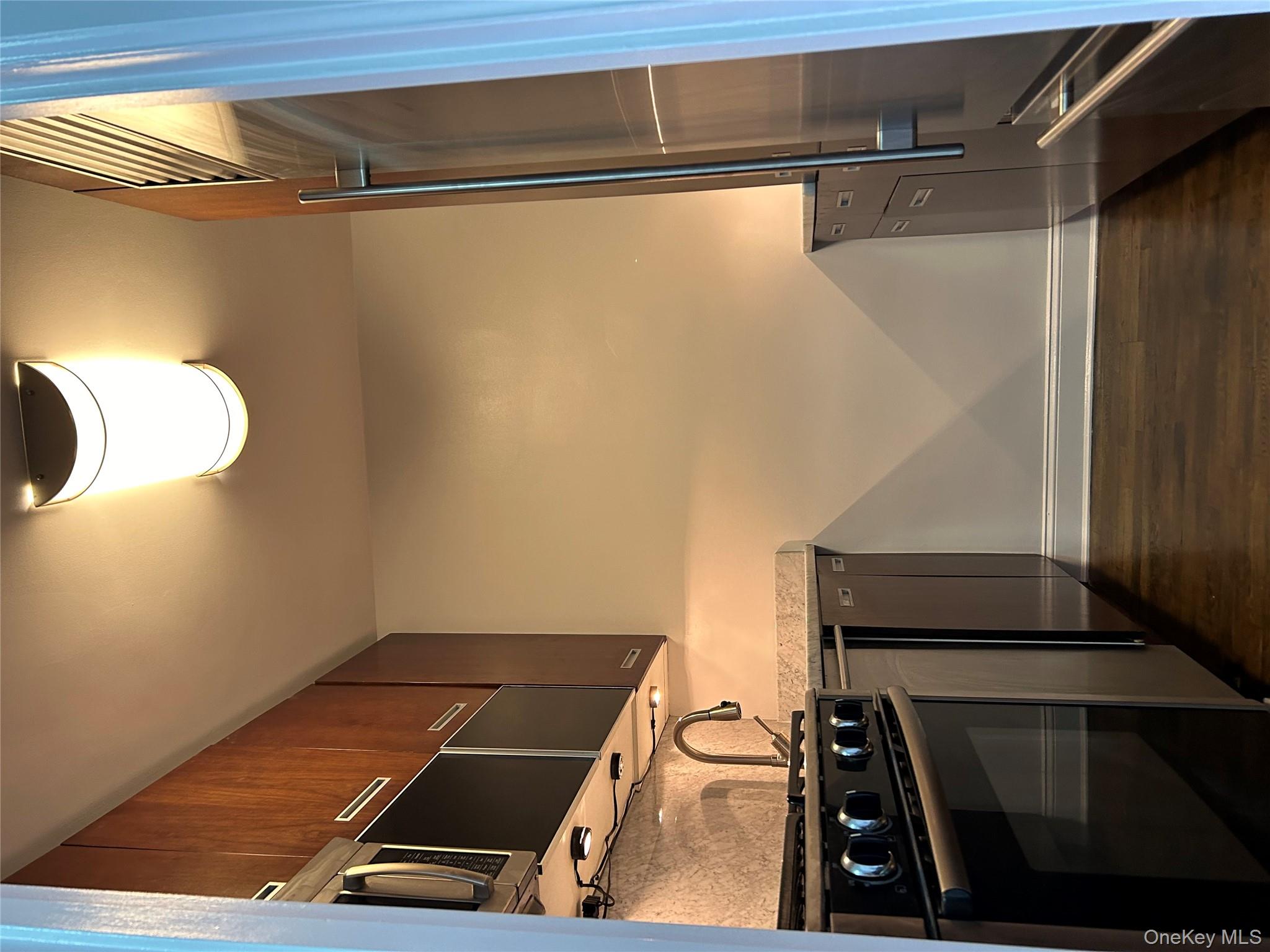 #10 photo, 382 Central Park, New York (Manhattan) , NY 10025