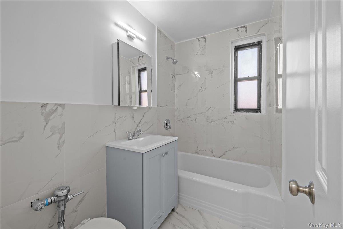 #8 photo, 3260 Netherland Avenue, Bronx , NY 10463