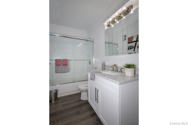 #11 photo, 70 Middleton, Bohemia , NY 11716