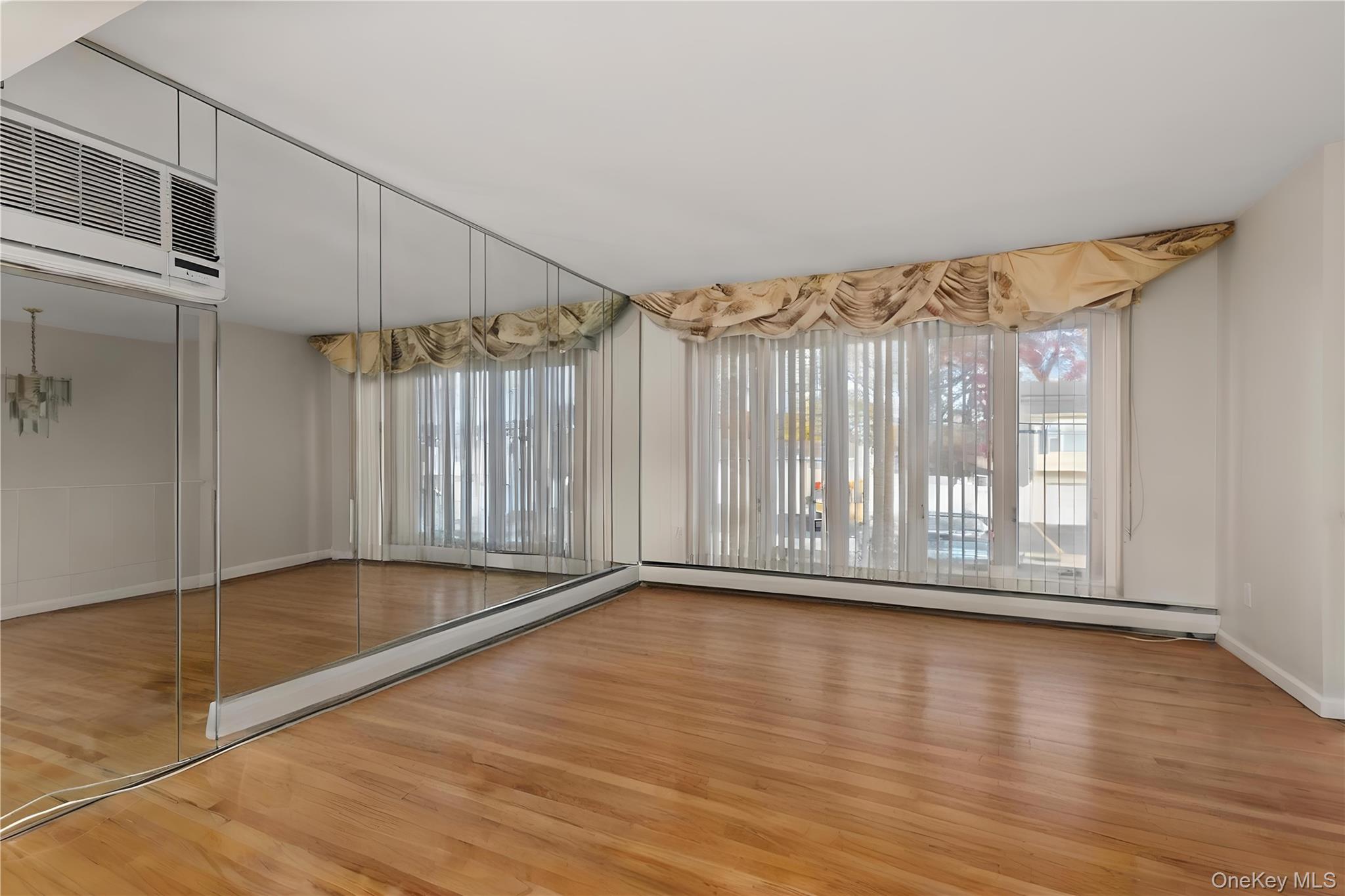 #4 photo, 157 N Alleghany Avenue, Lindenhurst , NY 11757