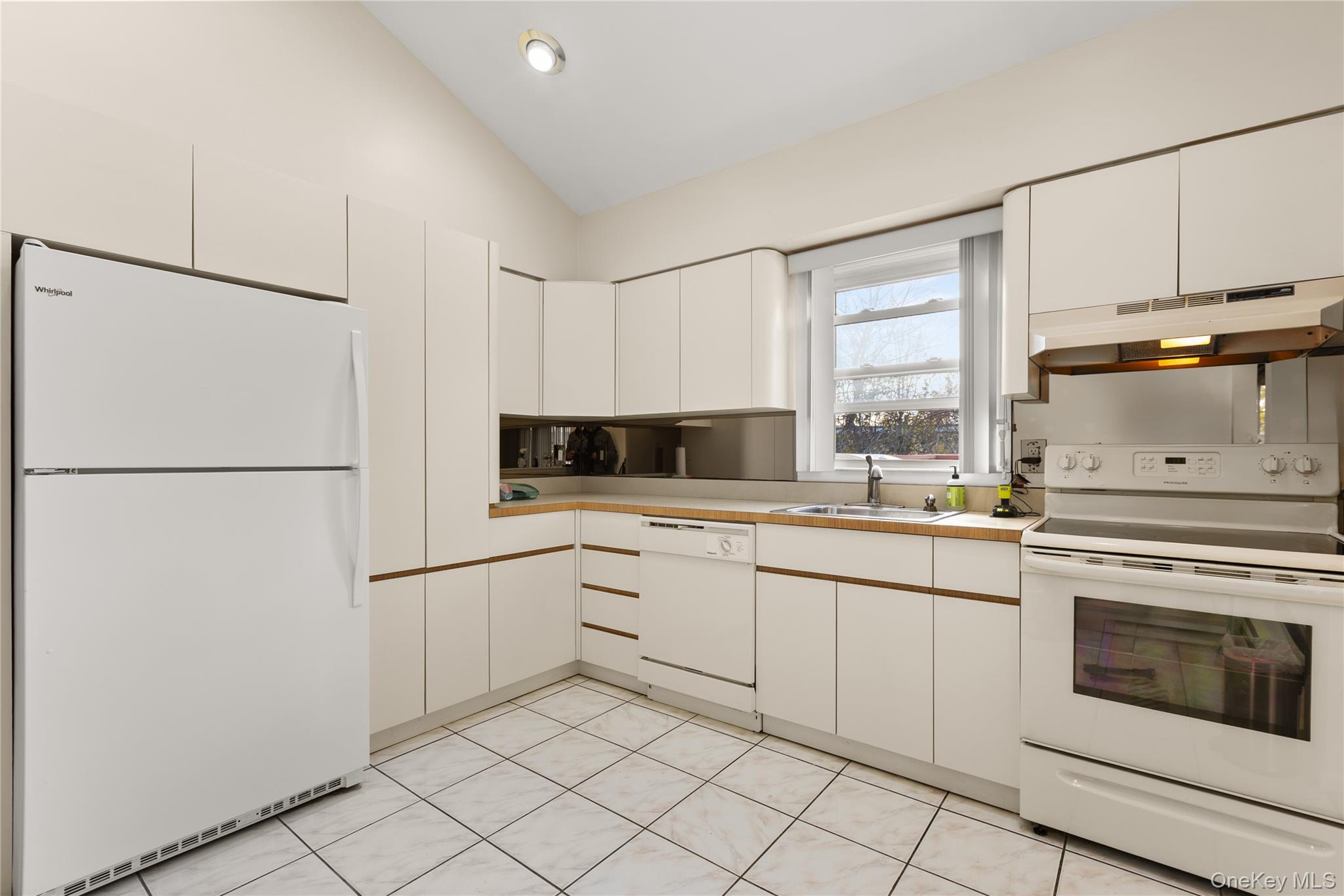 #5 photo, 157 N Alleghany Avenue, Lindenhurst , NY 11757