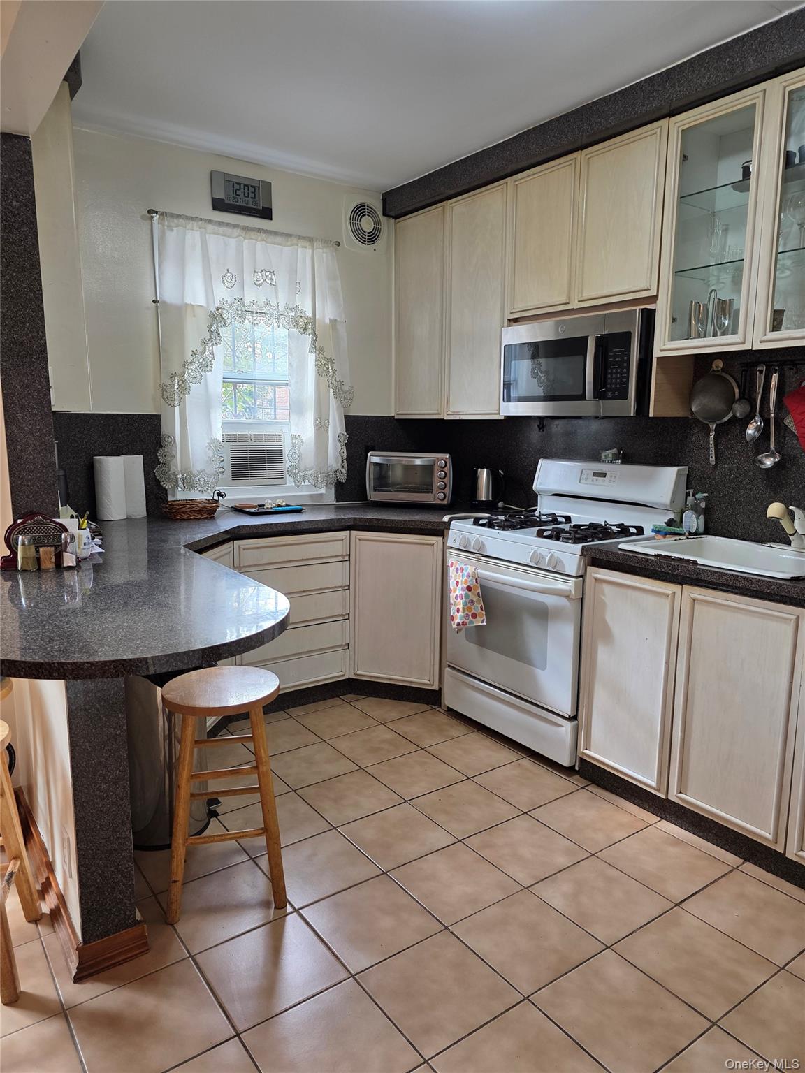 #5 photo, 142-26 61 Road, Kew Garden Hills , NY 11367