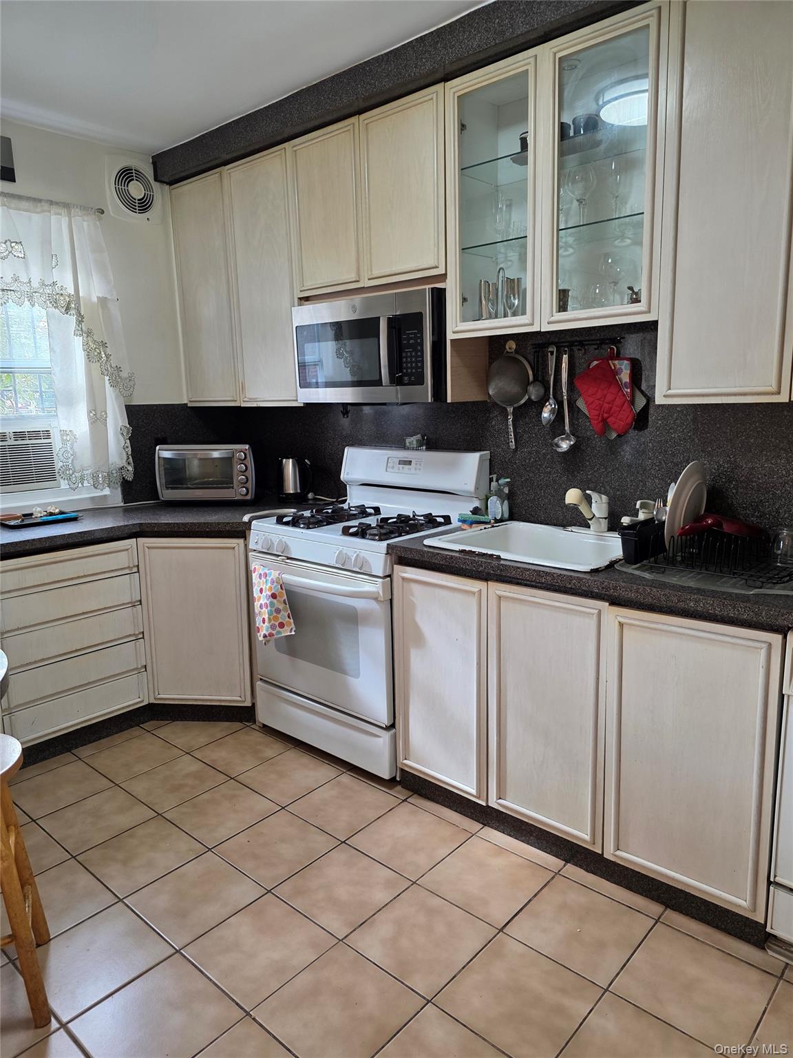 #6 photo, 142-26 61 Road, Kew Garden Hills , NY 11367